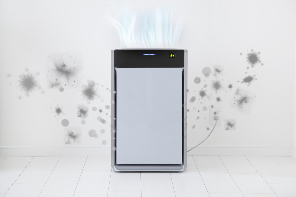 Removing contaminants in the air using an air purifier. 